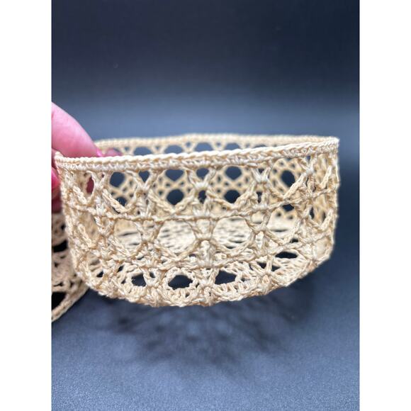 Crocheted Lidded Trinket/Vanity Box Round Starched Vintage Cottage Core Decor - Picture 7 of 8